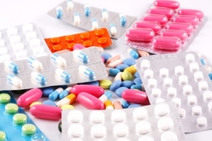 Médicos tendem a prescrever remédios com nome comercial quando recebem amostras mesmo que existam medicamentos genéricos idênticos