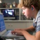 Livro discute impactos do excesso da tecnologia no dia a dia das pessoas - Getty Images