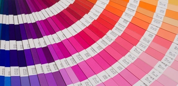 Qual a diferença entre os padrões de cores Pantone e CMYK?