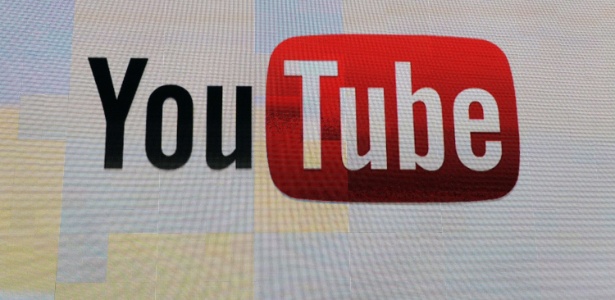Logotipo do YouTube clicado durante apresentação na CES 2012, feira de tecnologia em Las Vegas