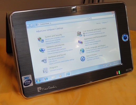 Modelo PC729 tem tela touchcreen de 7''; tablet roda Windows CE 6.0