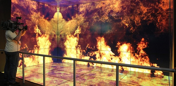 Painel interativo foi apresentado na feira de eletrônicos CES 2011, em Las Vegas - Júlio César Guimarães/UOL