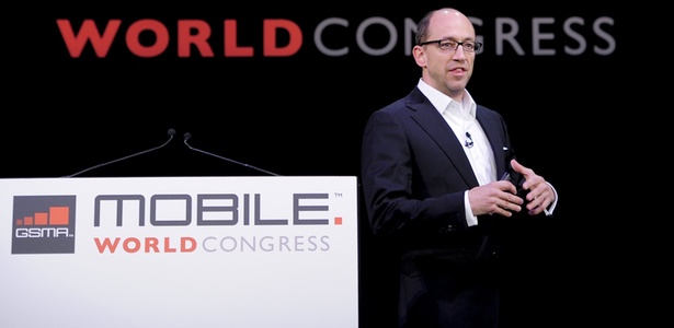 Dick Costolo, CEO do Twitter, discursa durante a Mobile World Congress 2011, na Espanha