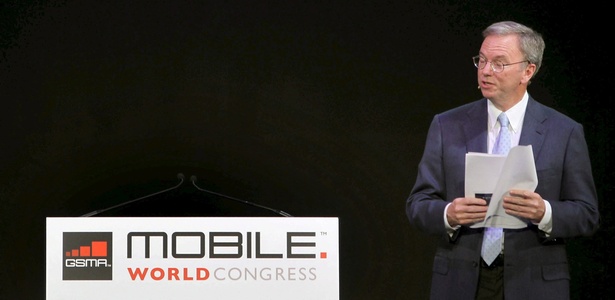 Eric Schmidt, presidente do Google, discursa durante o Mobile World Congress 2011