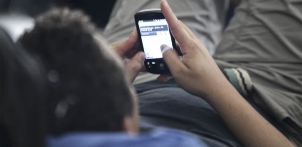 At 2015, a previso  que metade dos internautas brasileiros acesse internet mvel