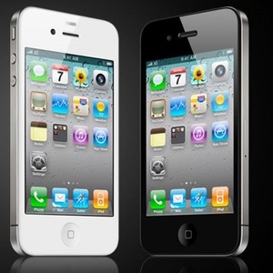 No lanamento do iPhone 4 em junho do ano passado, a Apple apresentou o modelo branco 