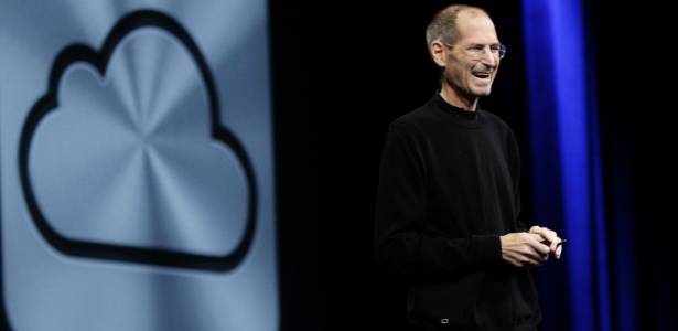 Steve Jobs, diretor-executivo, em apresentao do iCloud, servio na nuvem da Apple
