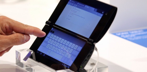 O tablet P, da Sony, tem 4 GB de memória e é equipado com duas telas de 5,5 polegadas cada 
