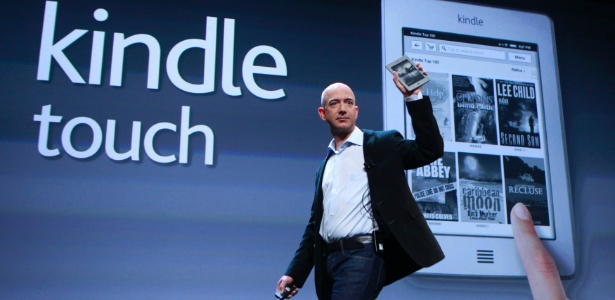 Amazon inicia venda da versão internacional do Kindle Touch 3G para vários países - Shannon Stapleton/Reuters