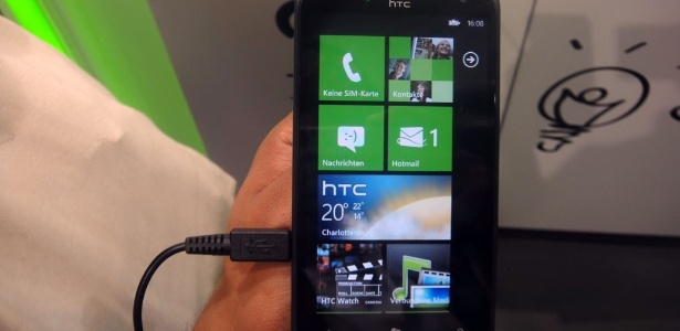 Conhecido na Europa como HTC Titan (f), o HTC Ultimate possui uma das maiores telas sensveis ao toque do mercado, com 4,7 polegadas; aparelho foi lanado durante a IFA 2011