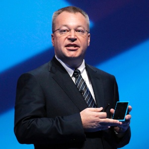 Stephen Elop, diretor-executivo da Nokia, apresenta primeiro smartphone da empresa com o sistema operacional Windows Phone, da Microsoft