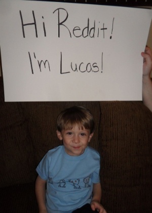 Famlia do garoto americano Lucas Gonzalez, 3, organizou campanha para arrecadar dinheiro para tratamento mdico no Reddit, rede social