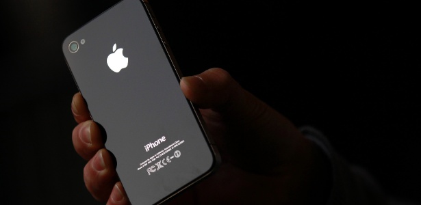 Parte traseira do iPhone 4S; antecessor do aparelho deve ser apresentado em junho pela Apple
