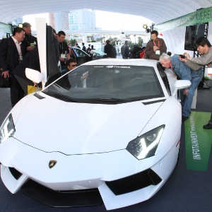 O superesportivo Lamborghini Aventador LP700-4 atraiu a ateno de muitos visitantes da CES 2012. O carro usa o Nvidia Tegra 3 nos comandos de bordo, que exibem mapas 3D numa tela touch