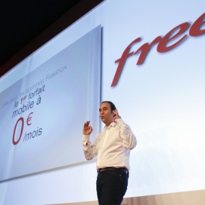 Xavier Niel, presidente da Illiad, dona da marca Free, apresenta o pacote gratuito de serviço de celular para clientes na França - Thomas Coex/AFP