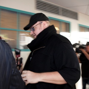 Kim Dotcom, fundador do Megaupload, deixa priso aps pagar fiana, em 21 de fevereiro
